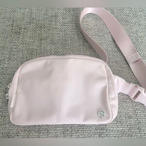 Lululemon Everywhere Belt Bag 2L